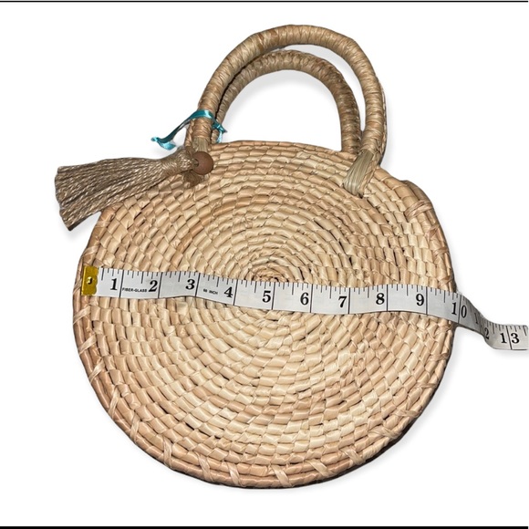 Mexican handmade circular palm bag - Picture 3 of 6